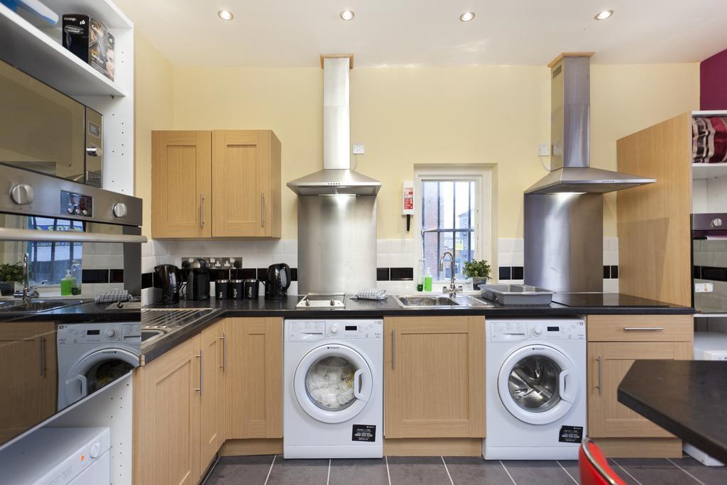 Victoria Centre Apartments: Shopping Hub With 24/7 Access *