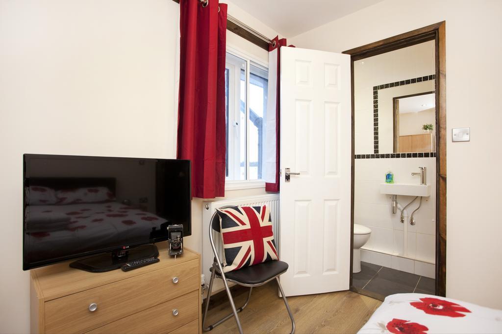 Victoria Centre Apartments: Shopping Hub With 24/7 Access Apartment