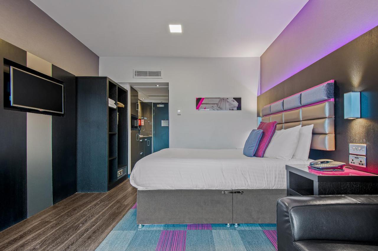 Roomzzz Aparthotel