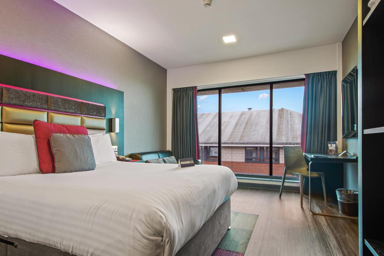 Roomzzz Aparthotel