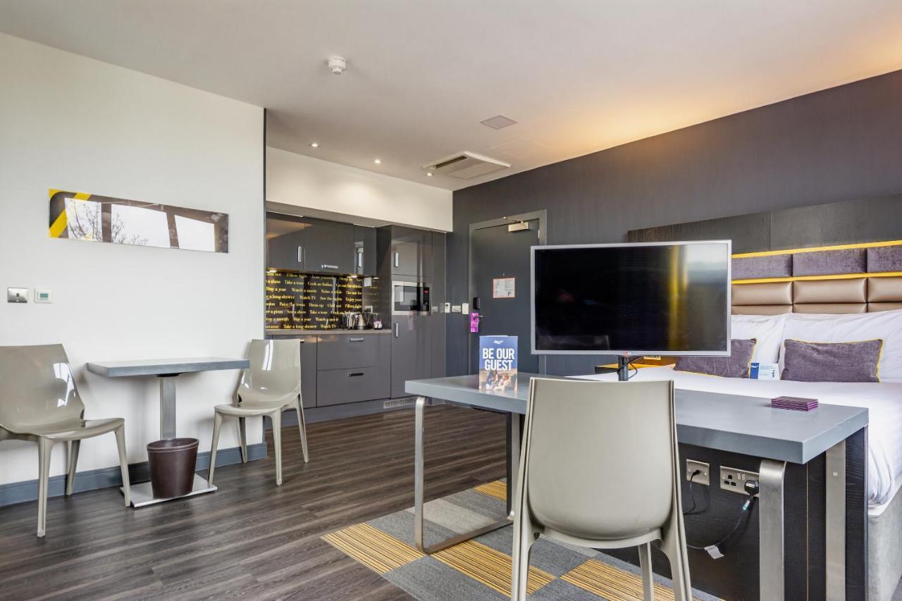 Roomzzz Aparthotel