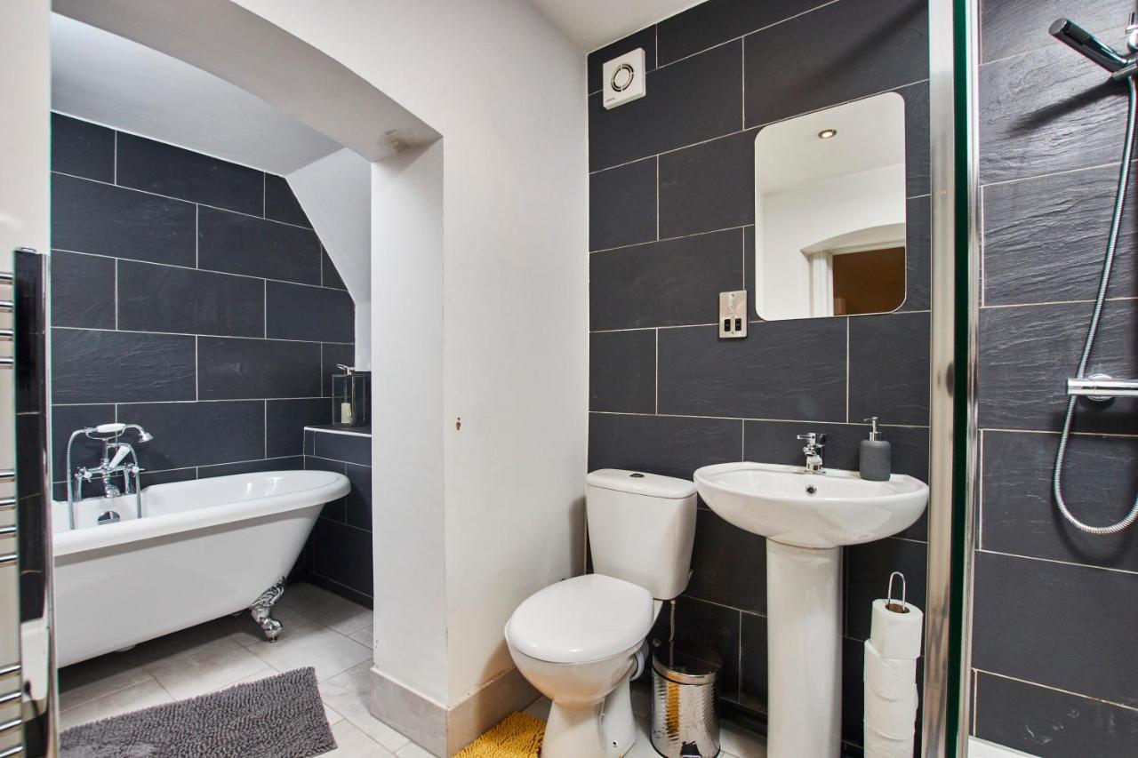 Comfy 2 Bedroom In Apartment *