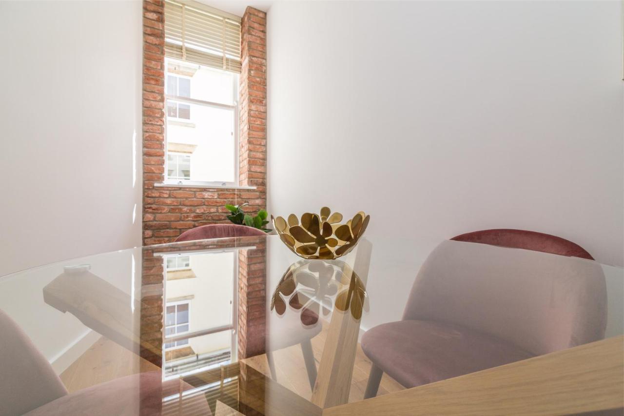 Houndsgate Court, Apartment *