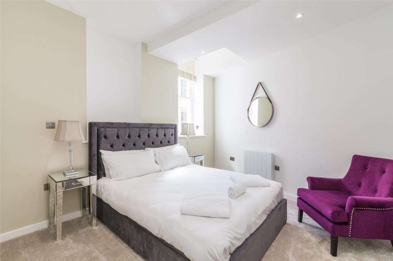 Apartment Houndsgate Court, *