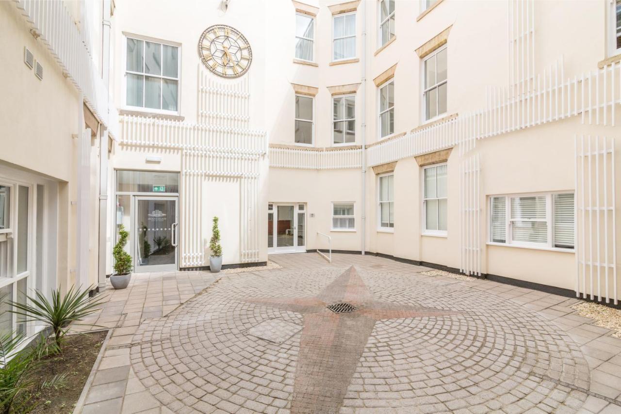 Apartment Houndsgate Court, *