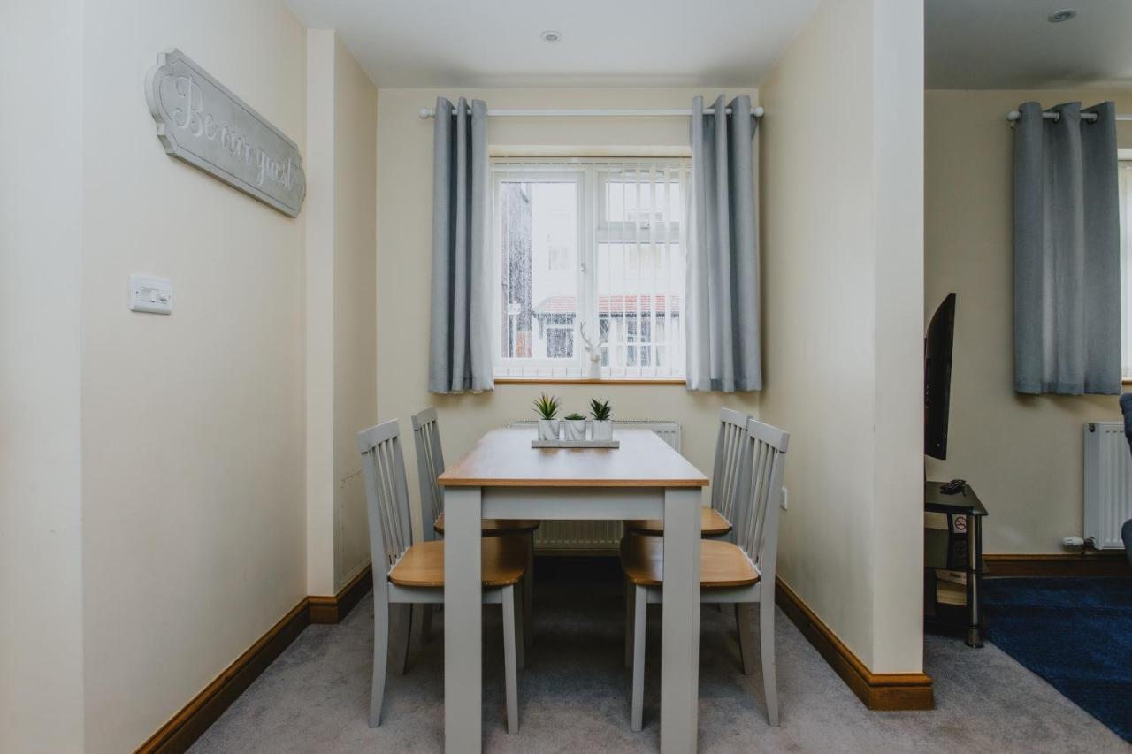 From 1 King Size Bed Near Hospital & Tennis Apartment Nottingham