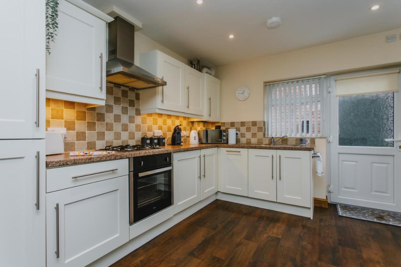 From 1 King Size Bed Near Hospital & Tennis Apartment Nottingham