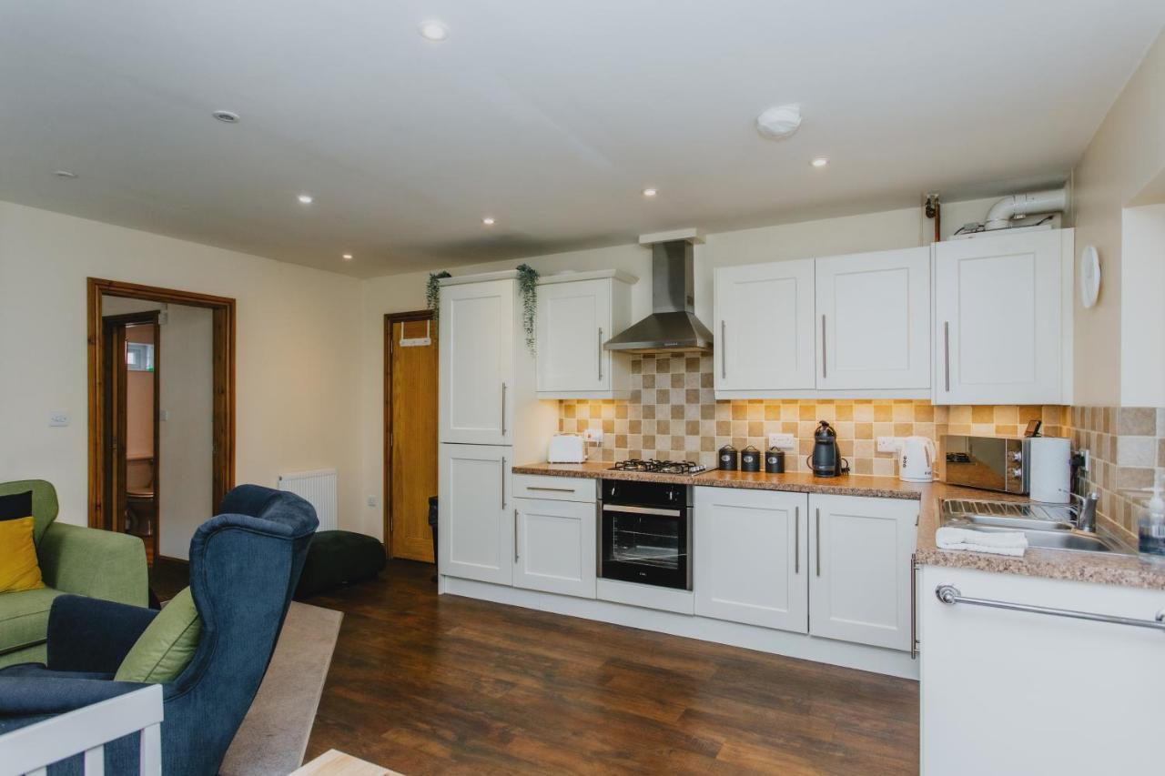 From 1 King Size Bed Near Hospital & Tennis * Nottingham
