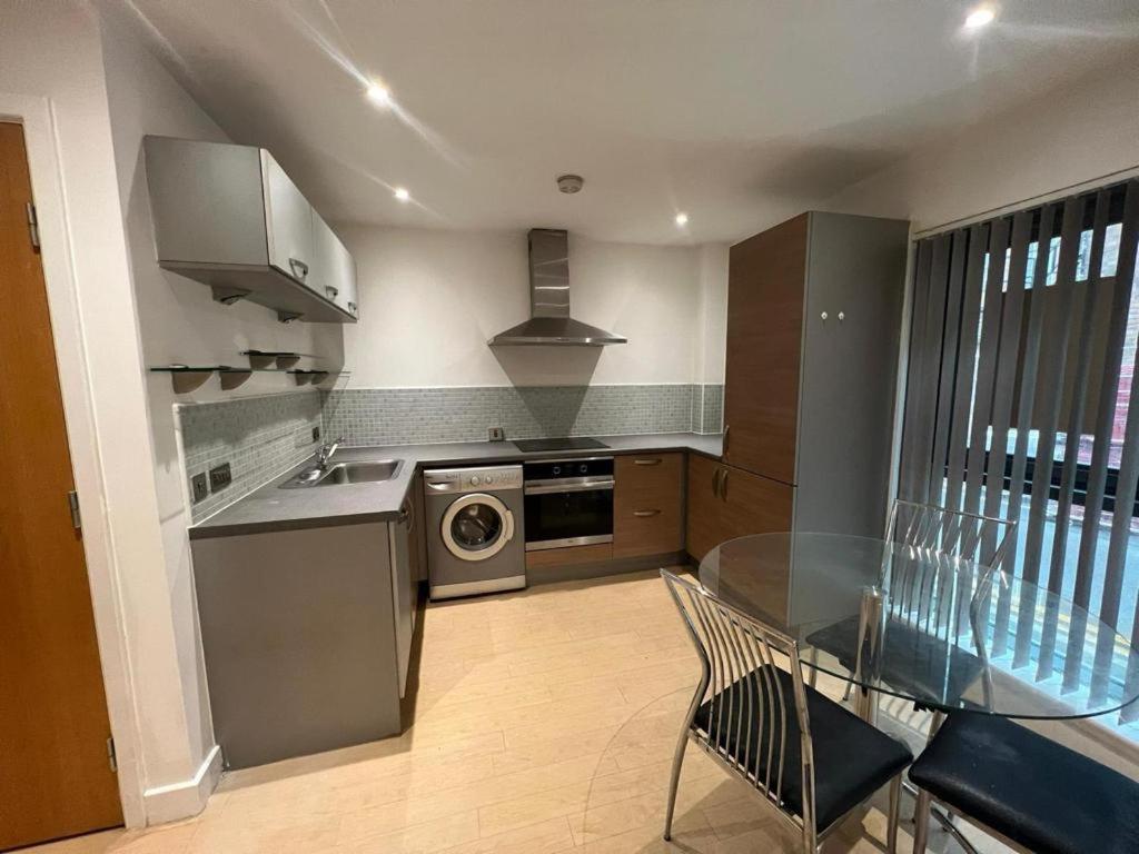 1 Bedroom Flat - Lace Market Apartment