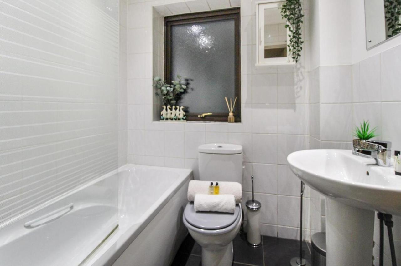 Comfortable 2 Bedroom House With Free Parking * Nottingham