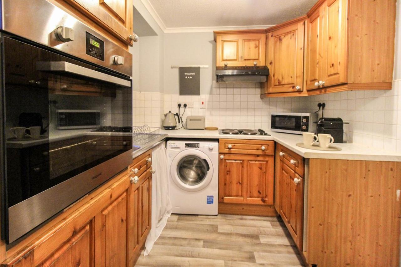 Comfortable 2 Bedroom House With Free Parking *