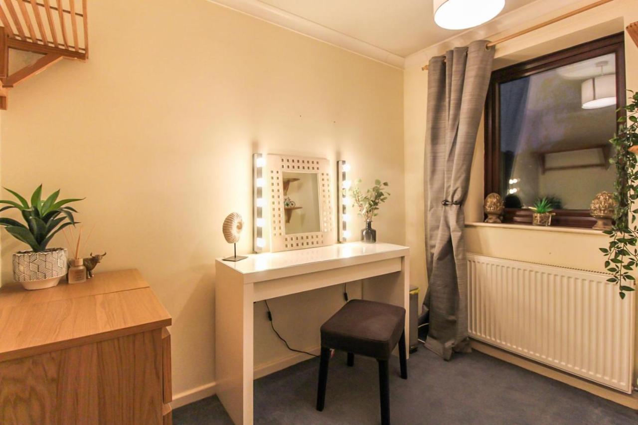 Comfortable 2 Bedroom House With Free Parking Casa de férias Nottingham