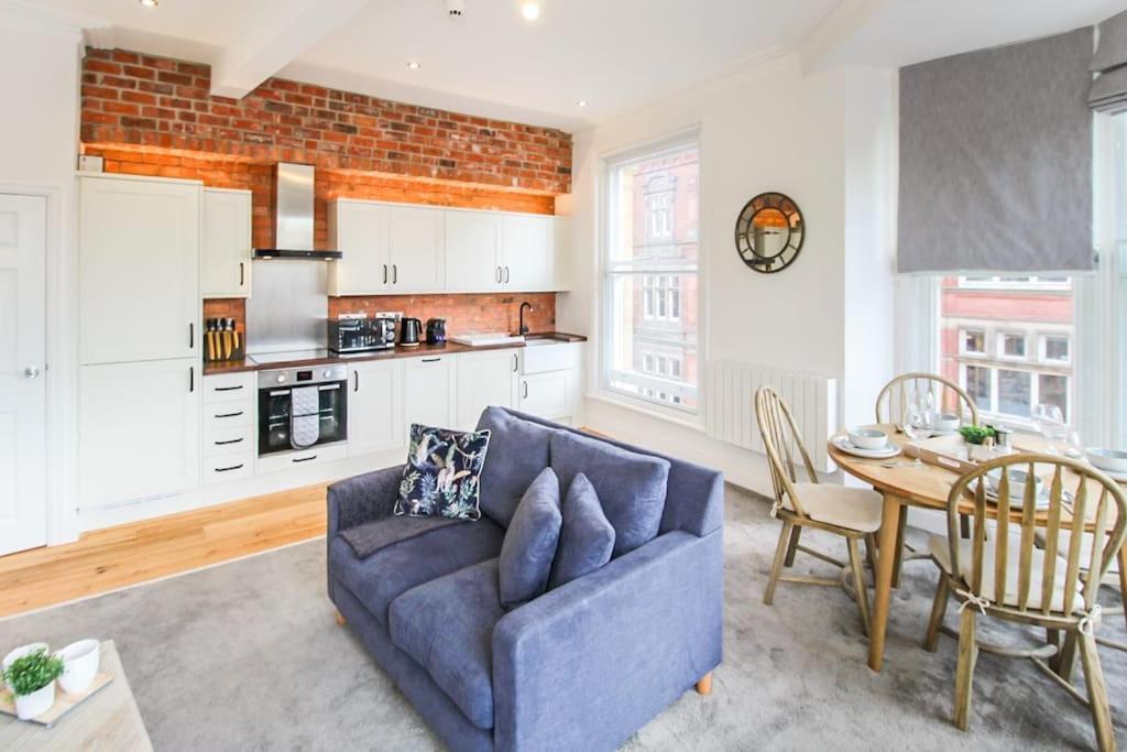 Spacious City Centre Lace Market Apartment *