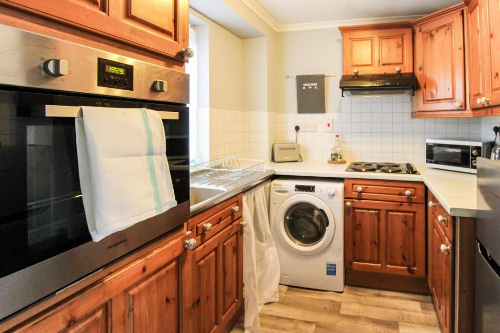 Comfortable 2 Bedroom House With Free Parking *