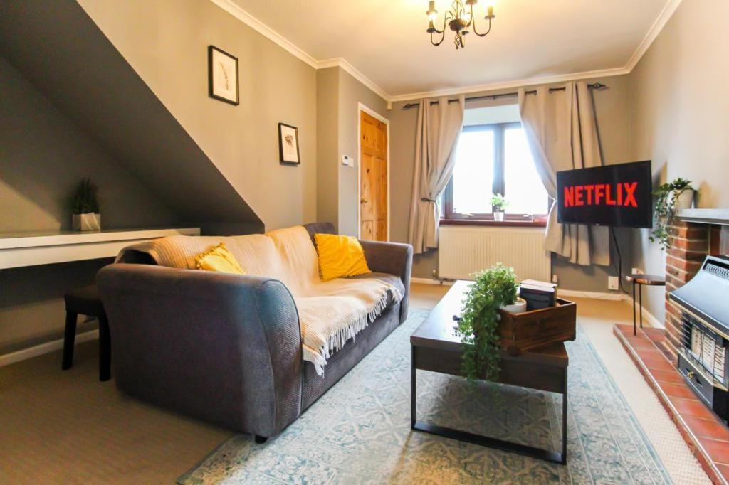 Comfortable 2 Bedroom House With Free Parking * Nottingham