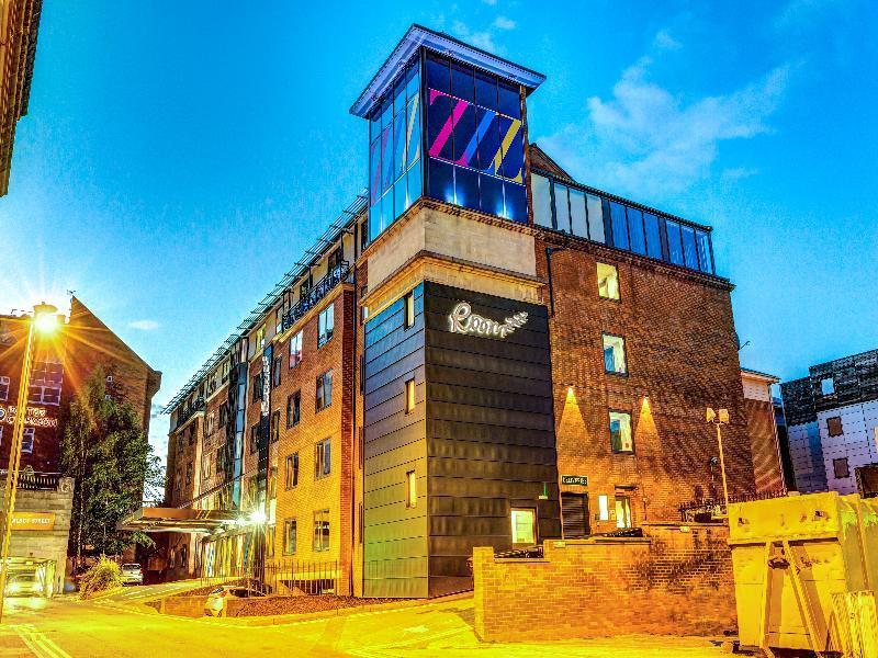 Aparthotel Roomzzz 4*