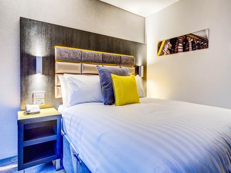 Roomzzz Aparthotel