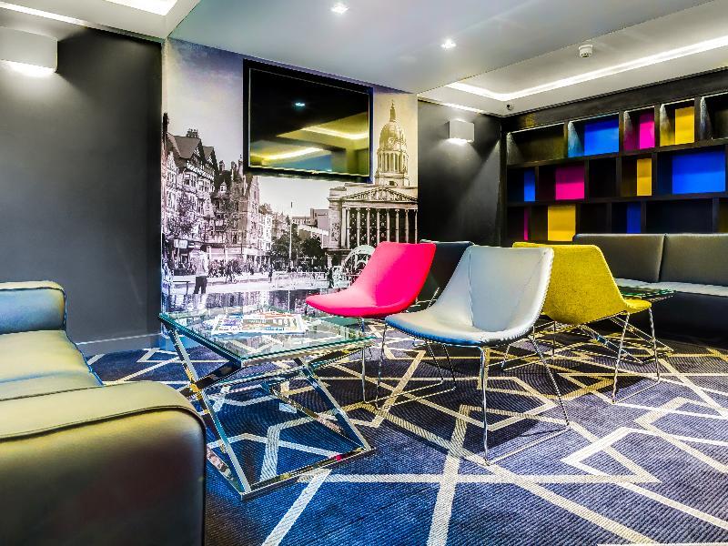 Roomzzz Aparthotel 4*