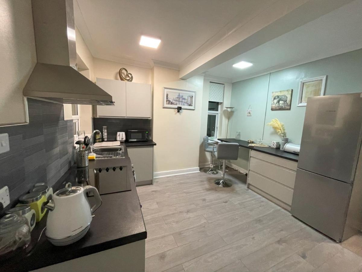 Apartamento 2 Bed 1st Floor Flat Near Centre *