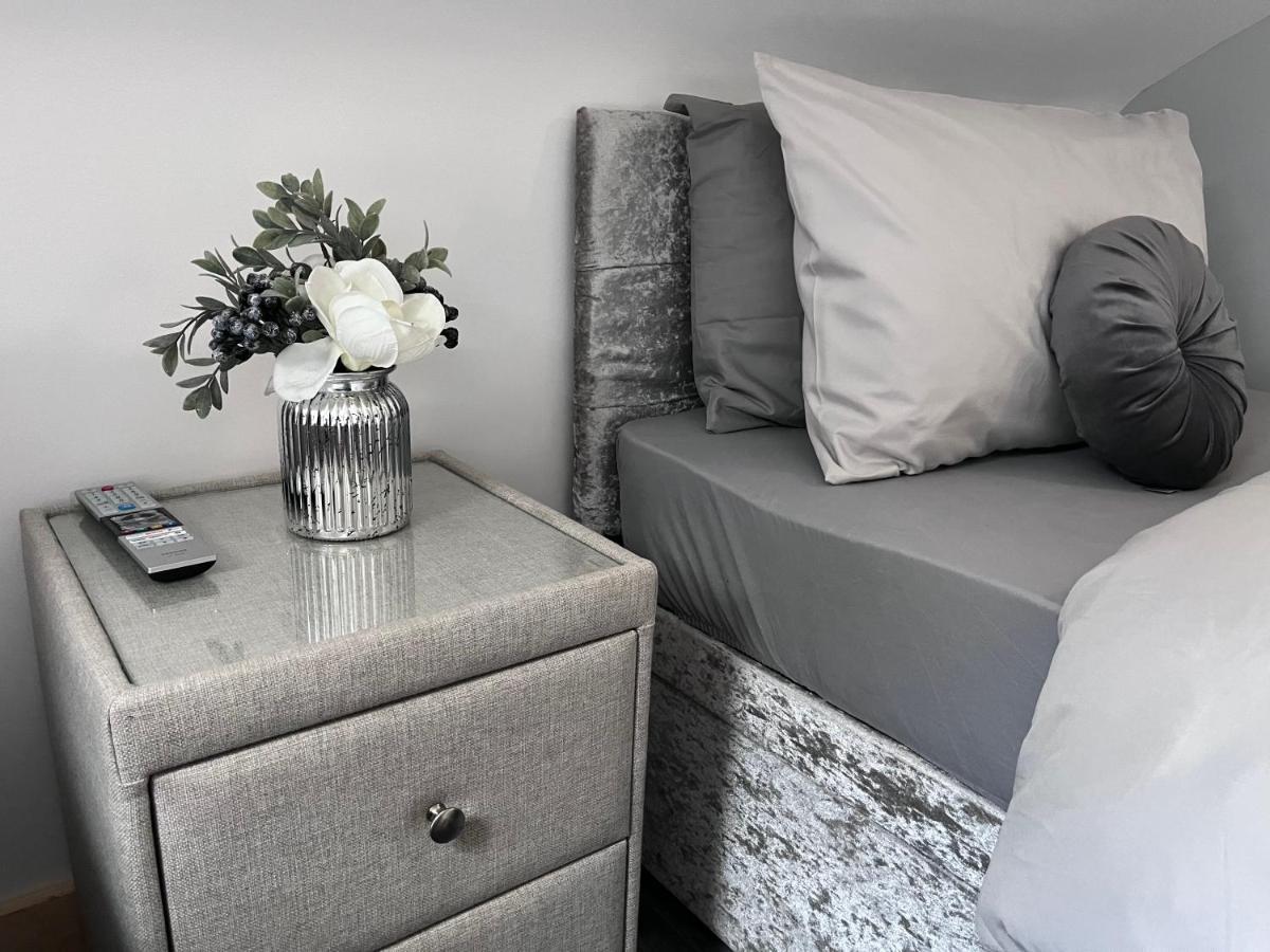 Entire Two Bedroom & Free Parking