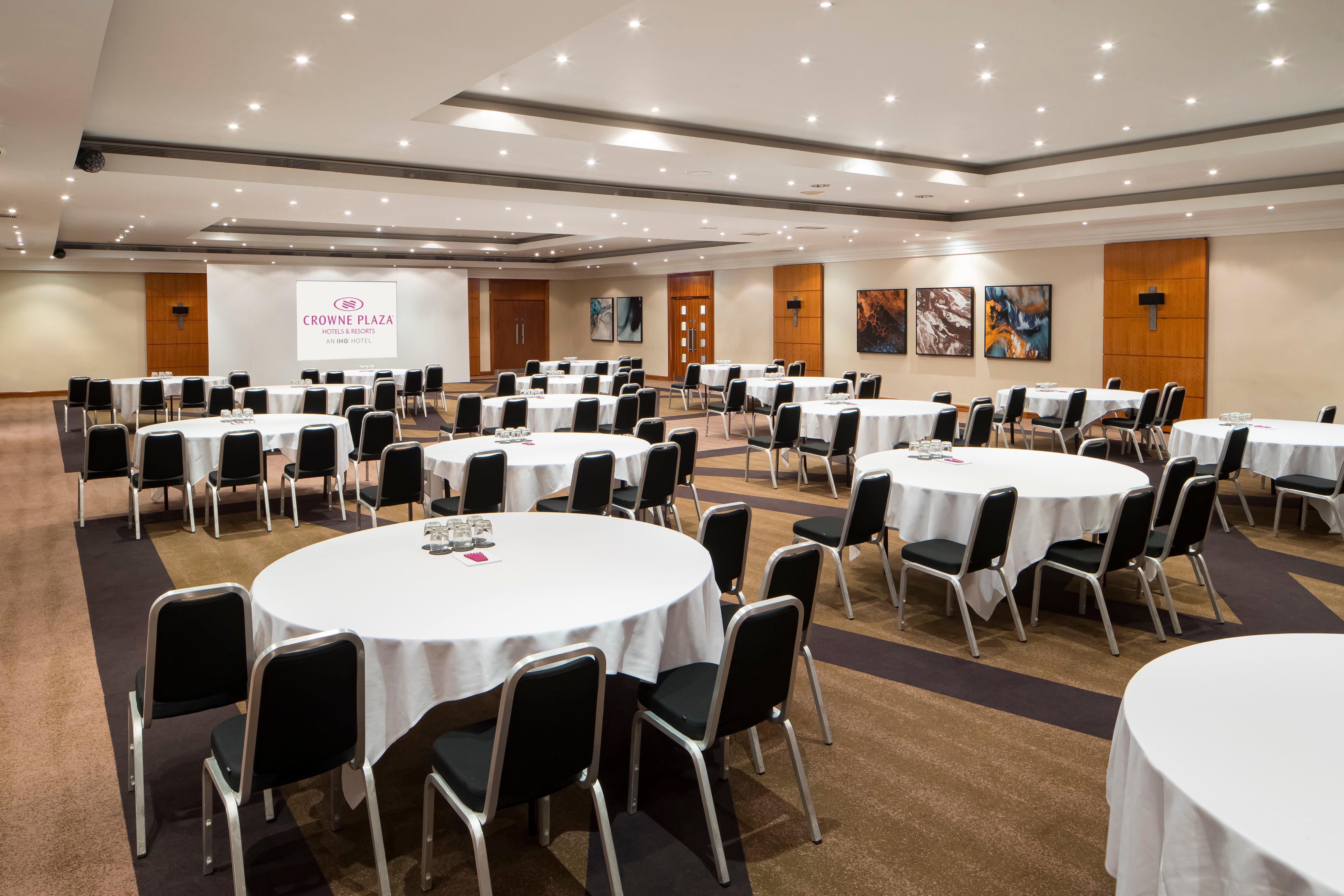 Crowne Plaza By Ihg Hotel 4*