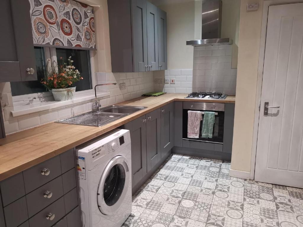 Wollanton Park Beeston Near East Midlands Conference Centre Train Station Tram Stop Nottingham