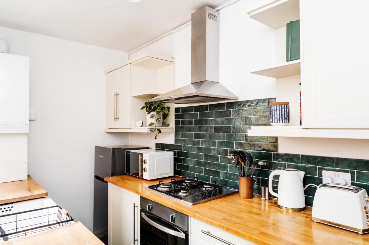 Alice's Stay: Parking + Close To The Motor Point Arena * Nottingham