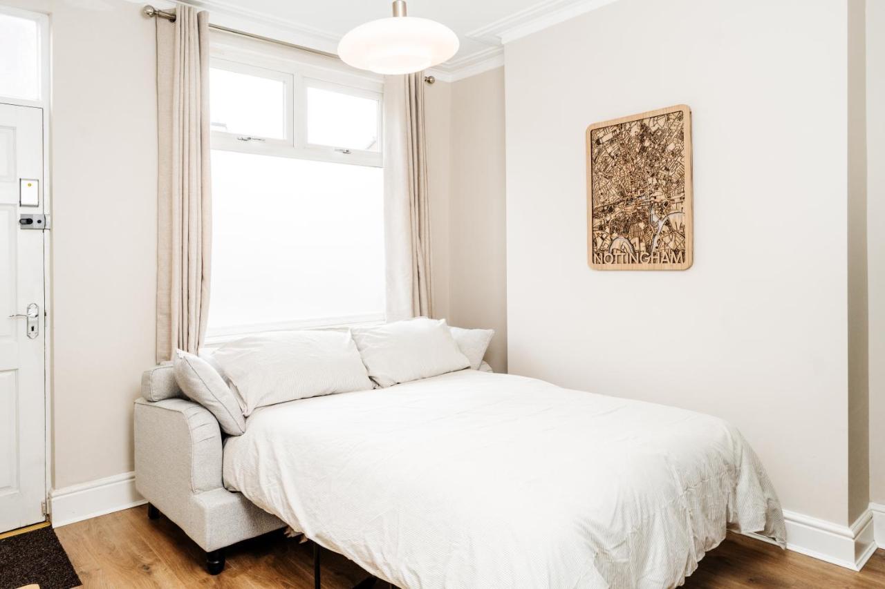 Alice's Stay: Parking + Close To The Motor Point Arena Holiday home *