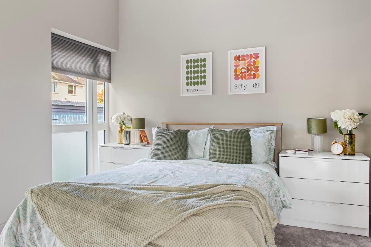 Holiday home Brand New 1-bed Flat With Free Parking *