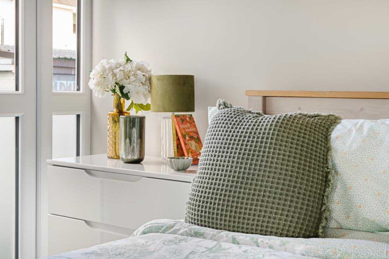 Brand New 1-bed Flat With Free Parking *