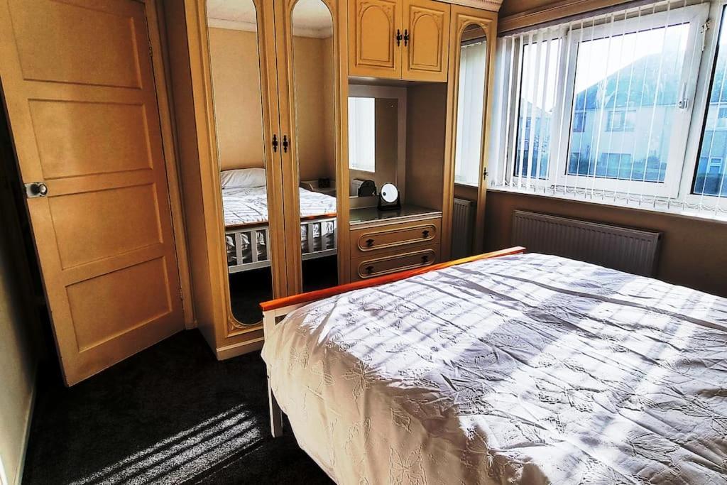 Relax Near Wollaton Park Holiday home *