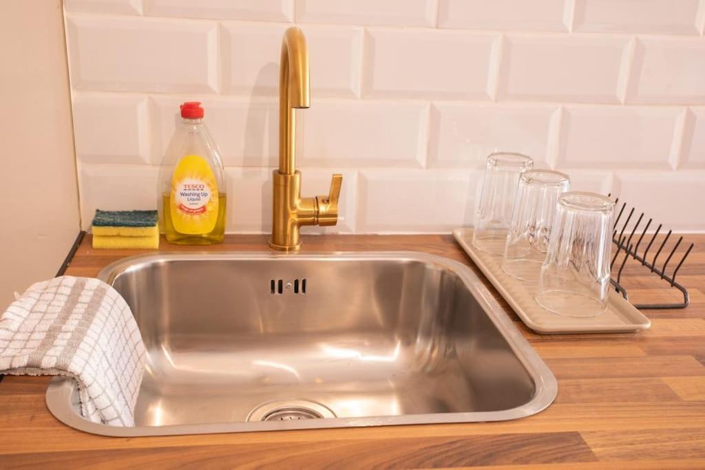 Cosy & Convenient Space Near M1, Em Airport & Apartamento *