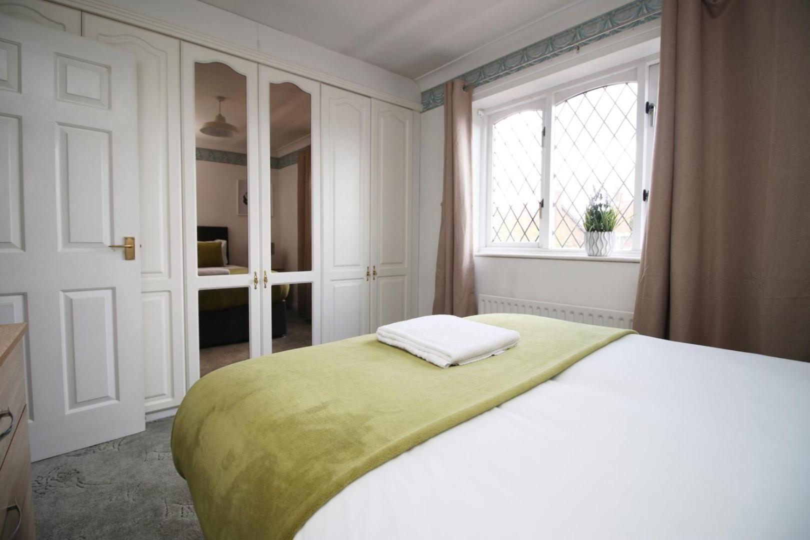 Chartwell Grove Guest house *