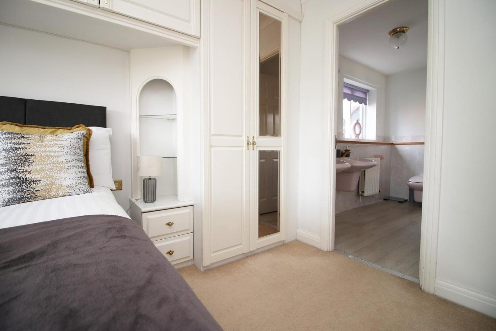 Chartwell Grove Guest house