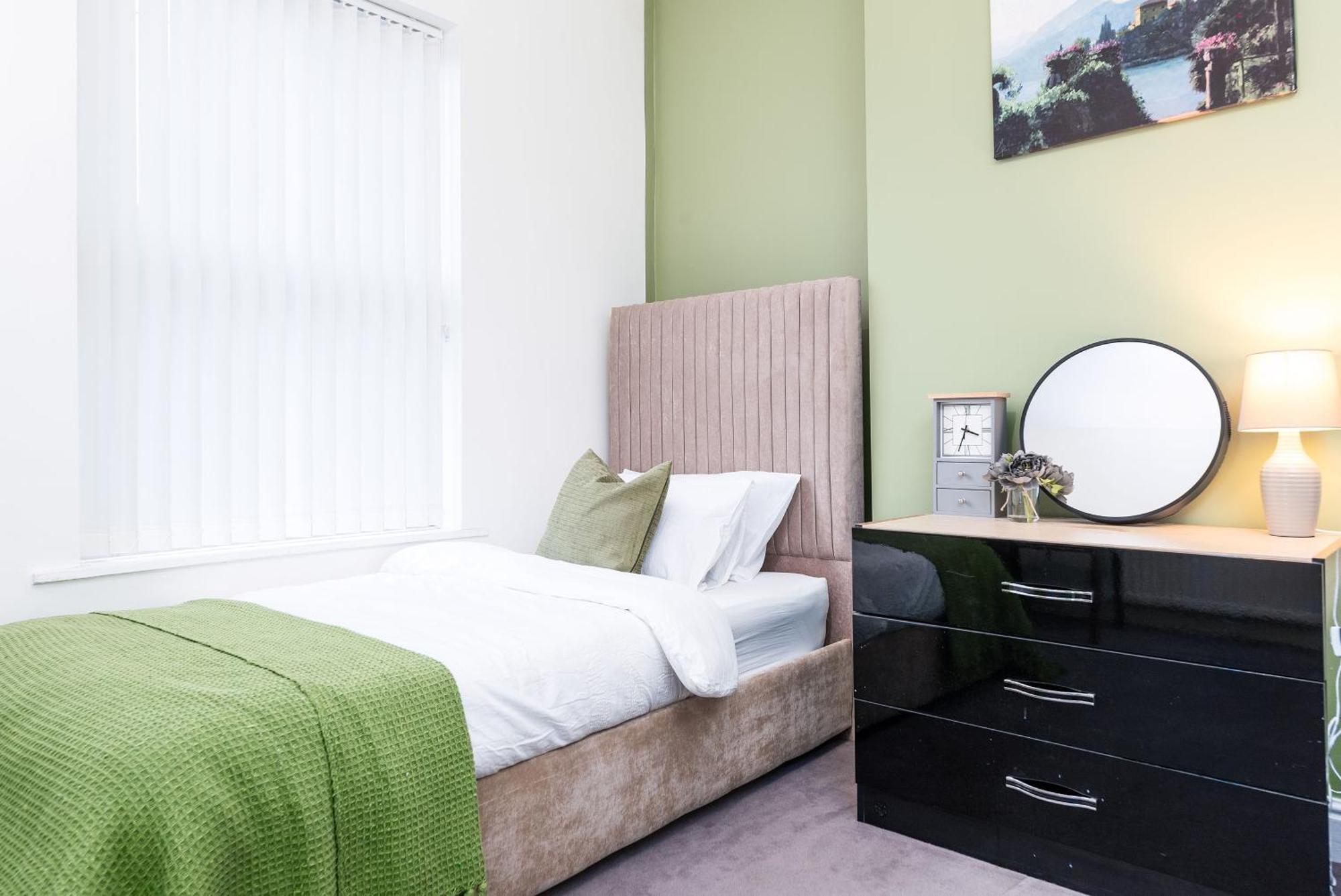 Holiday home 4 Bed House, Ng7 - Spacious&stylish - Free Parking *