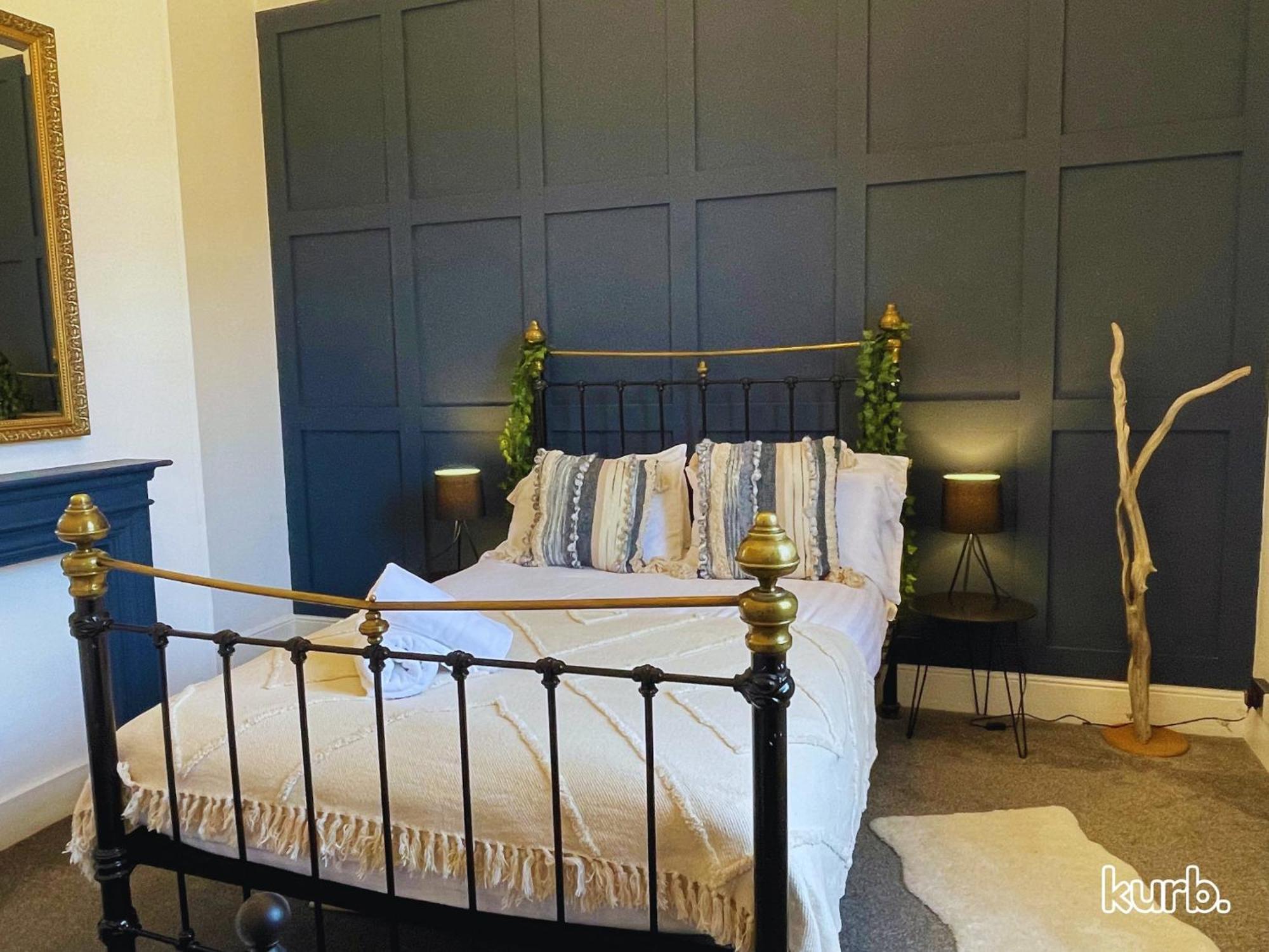 The Church House - 3 Bedroom House + Free Parking * Nottingham