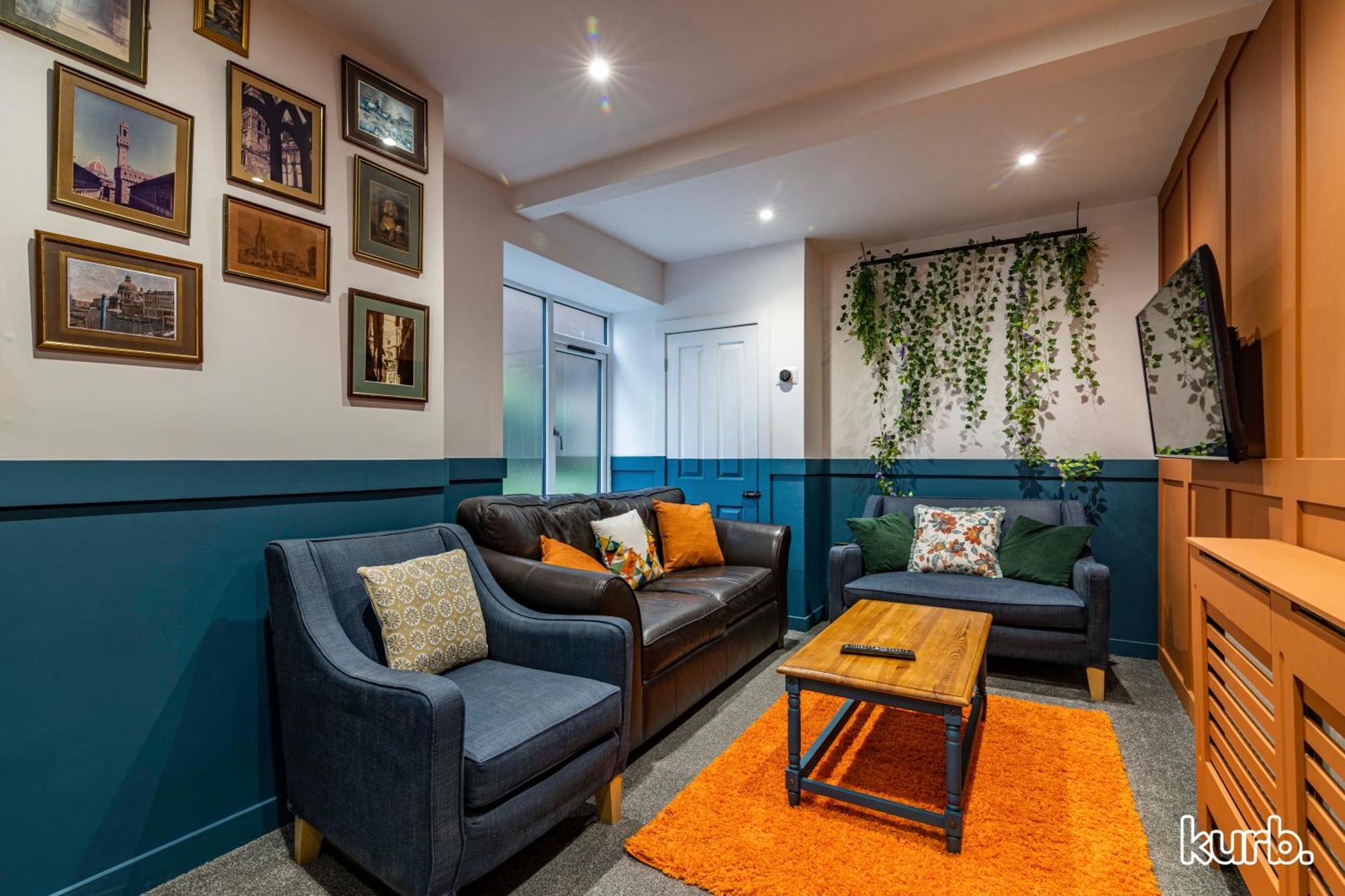The Church House - 3 Bedroom House + Free Parking