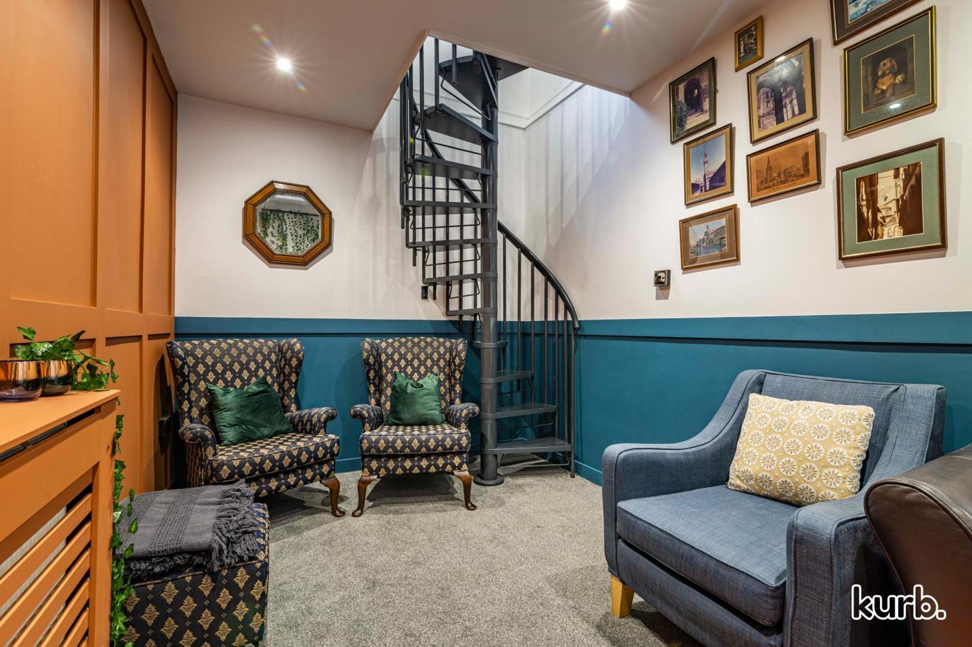 The Church House - 3 Bedroom House + Free Parking *
