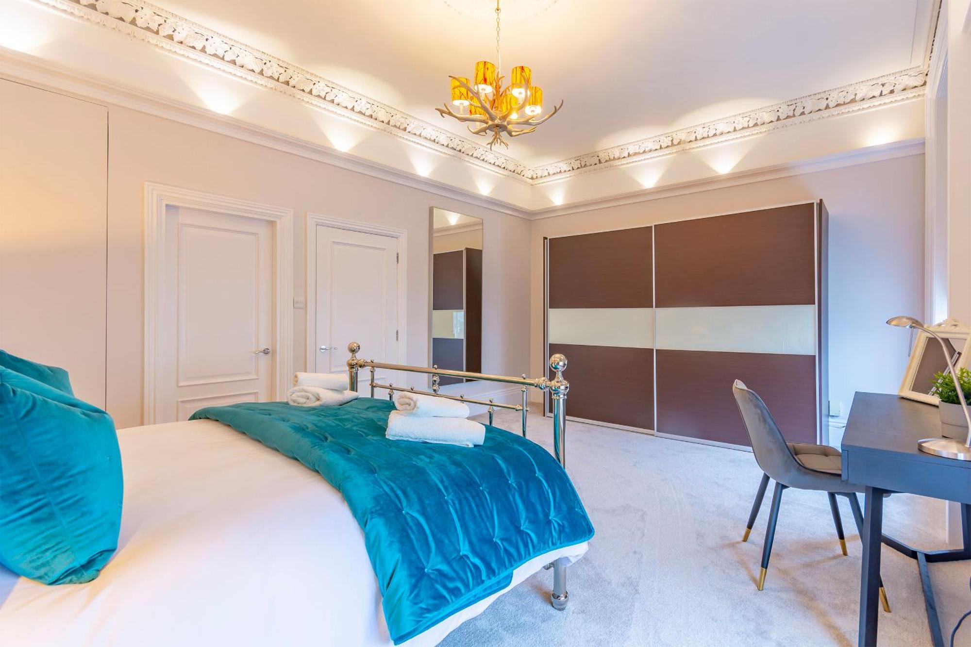 Luxury Spacious Flat For 4 Guests & Free Parking Apartment