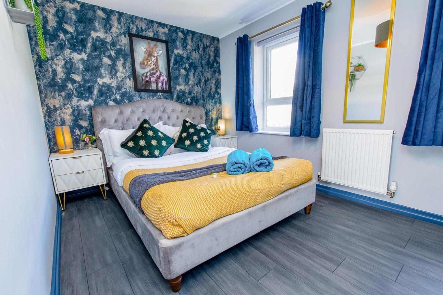 Free Parking 3 Bedroom House In Apartment *