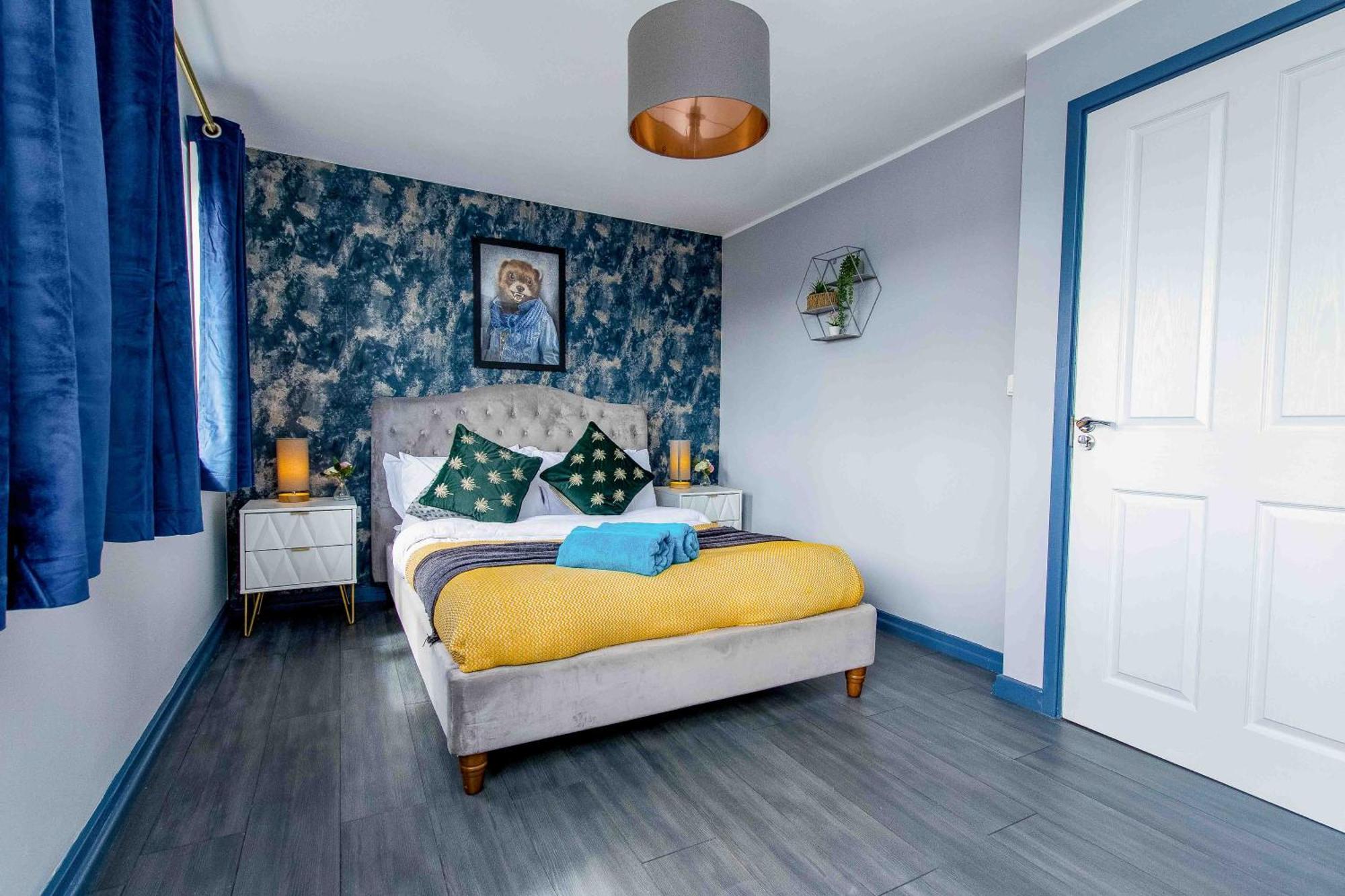Free Parking 3 Bedroom House In *