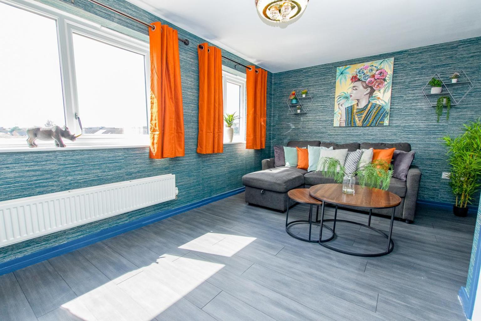 Free Parking 3 Bedroom House In