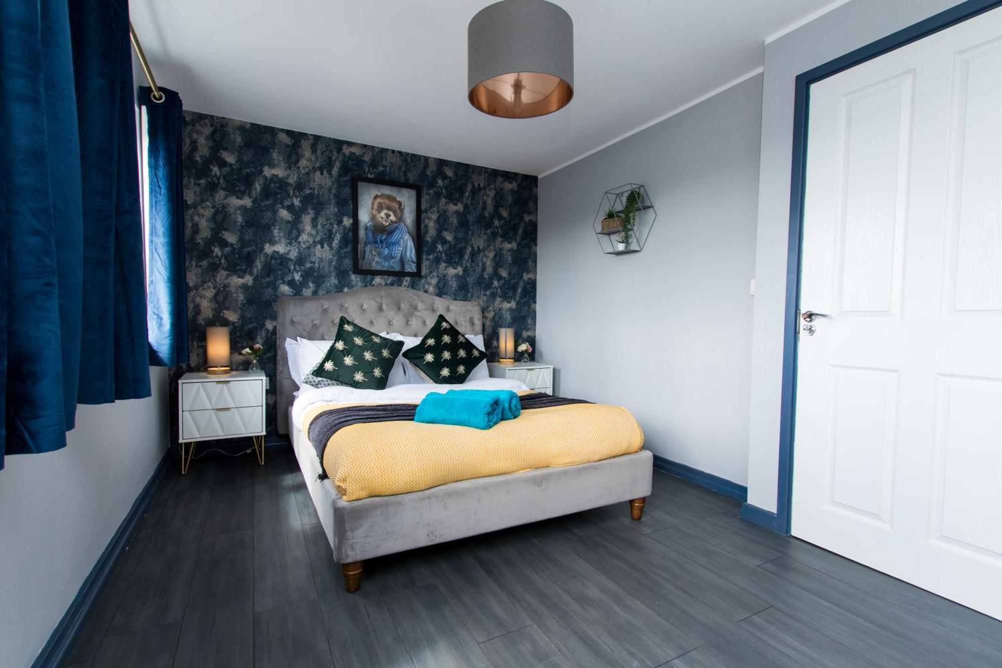 Apartment Free Parking 3 Bedroom House In