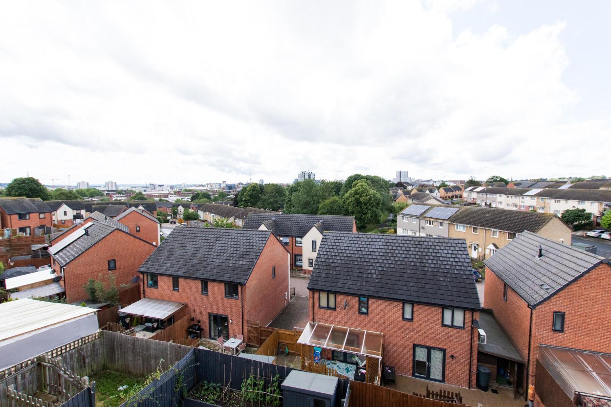 Free Parking 3 Bedroom House In *