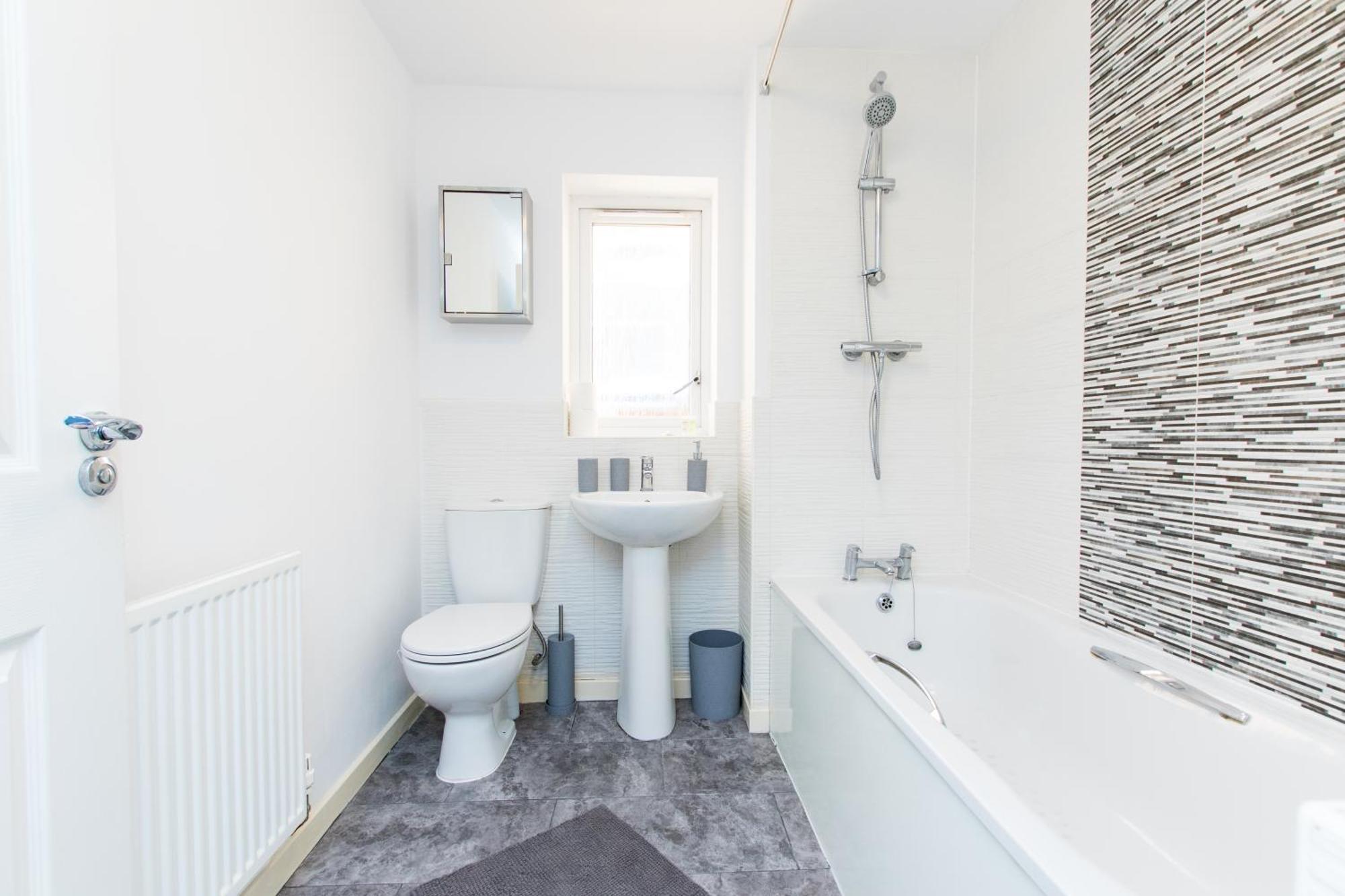 Free Parking 3 Bedroom House In * Nottingham