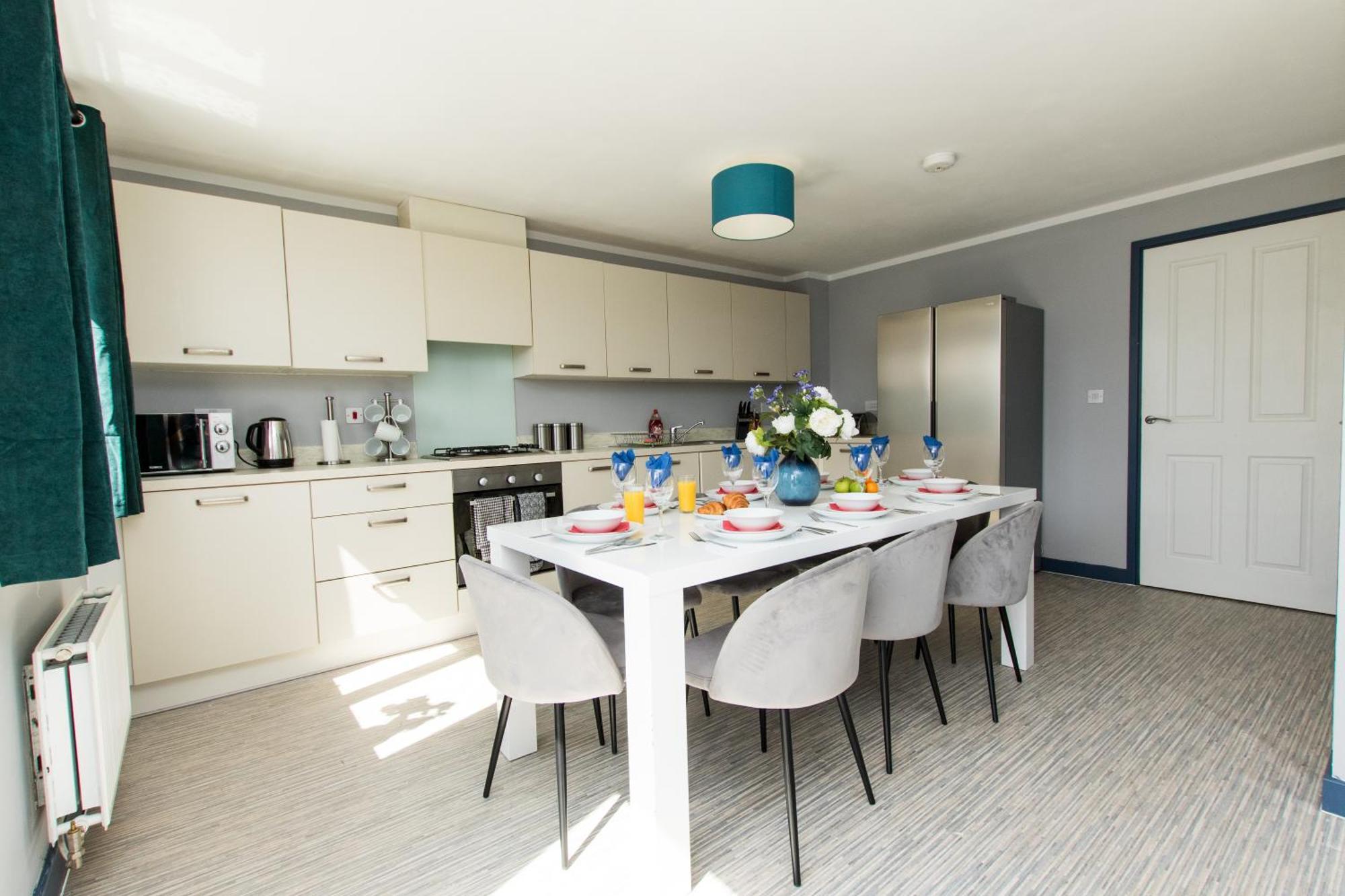 Free Parking 3 Bedroom House In * Nottingham