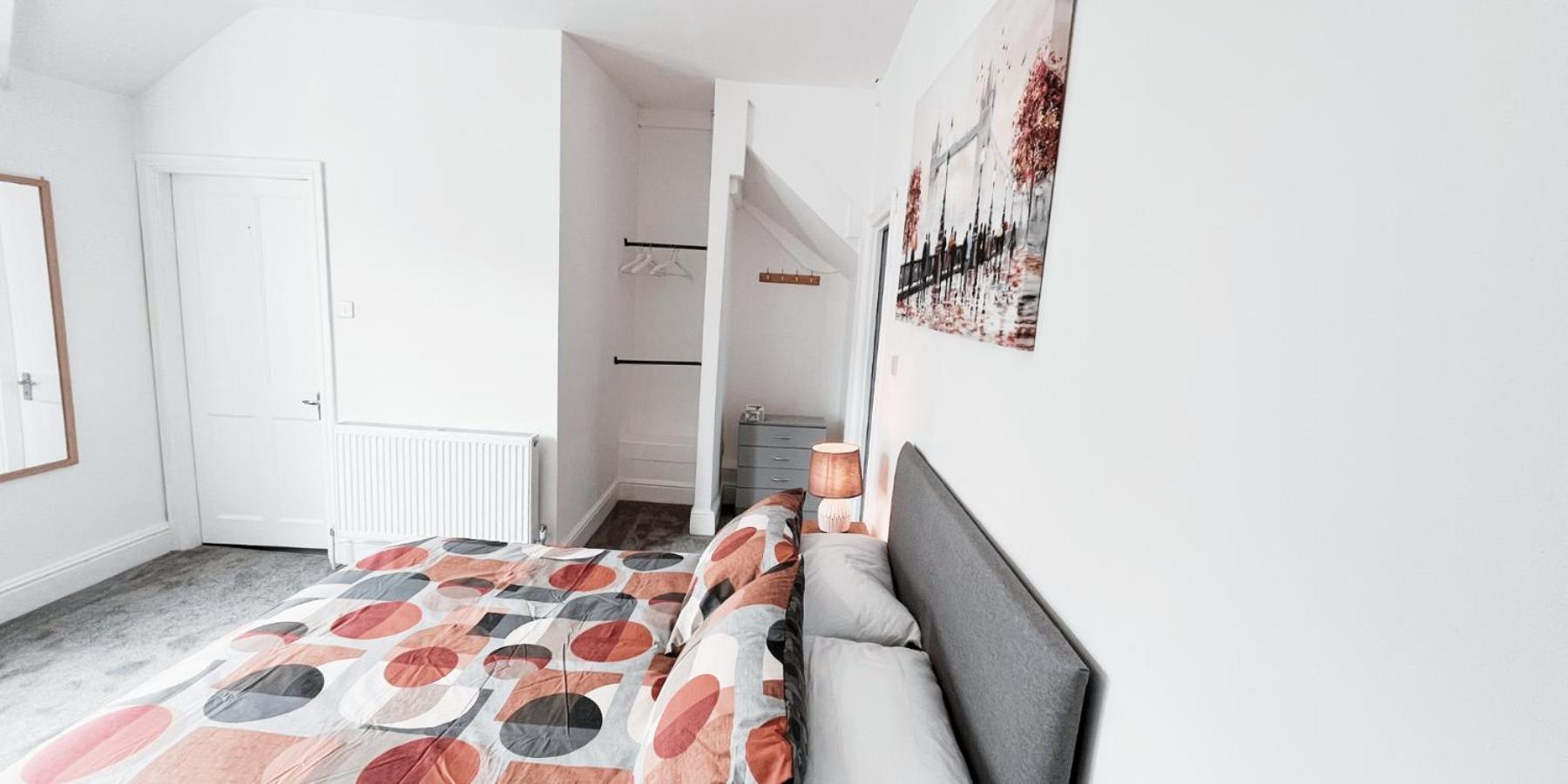 Apartment Large In Modern House Near