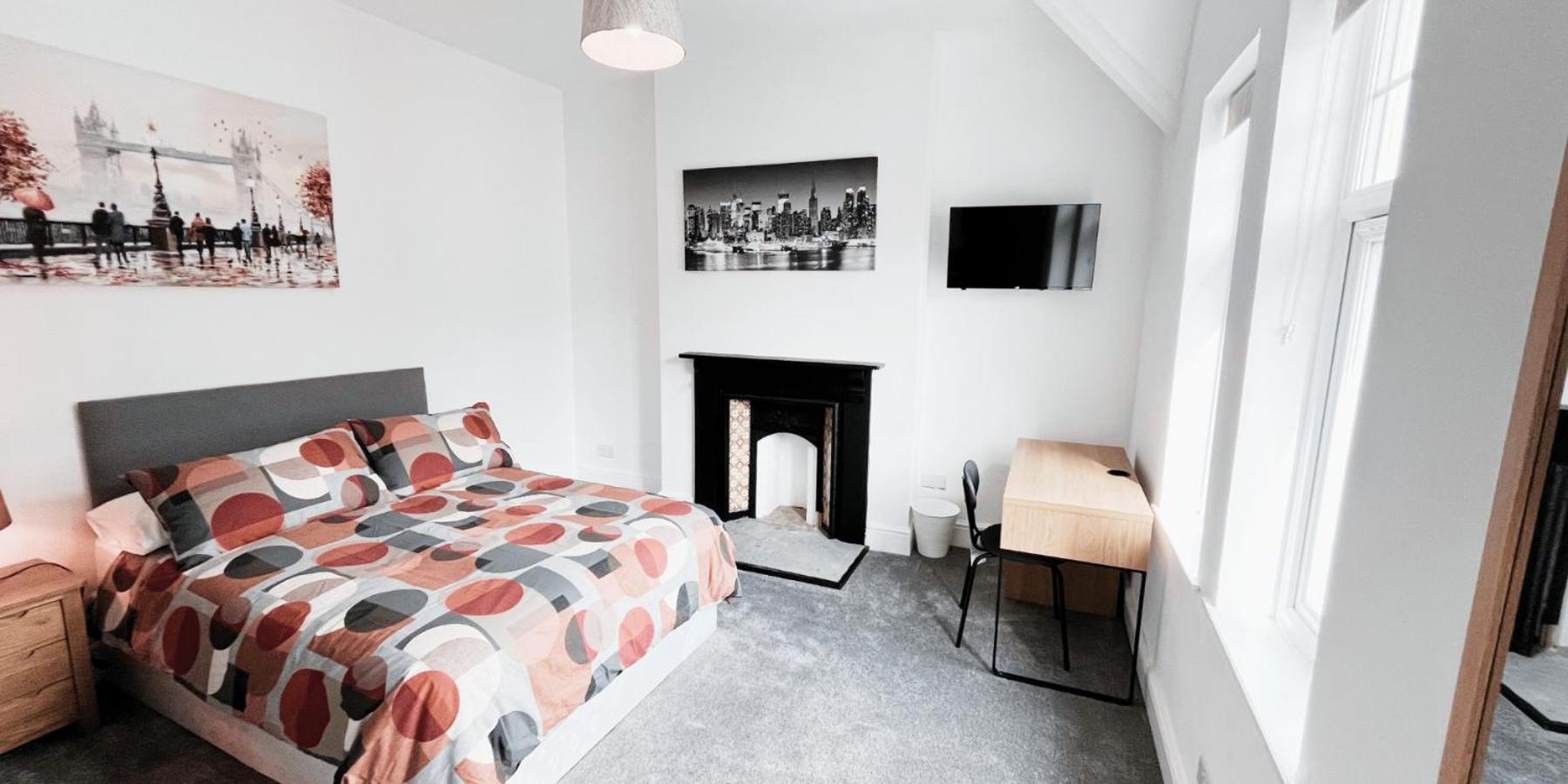 Large In Modern House Near Apartment