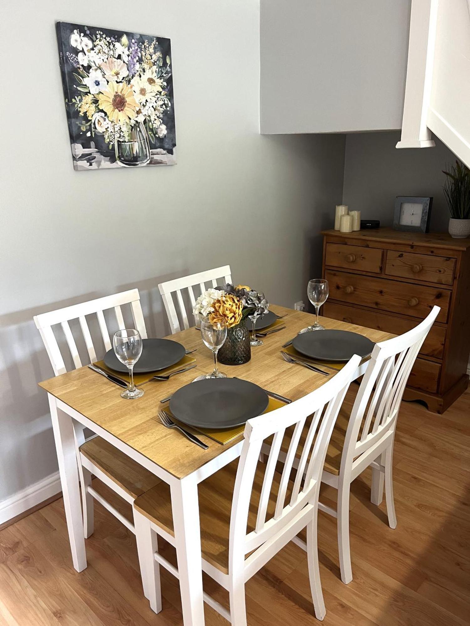 Claygate Place - Entire 2 Bed House, Off Street Parking - Perfect For Holiday Breaks Or Contractors Casa de férias Nottingham
