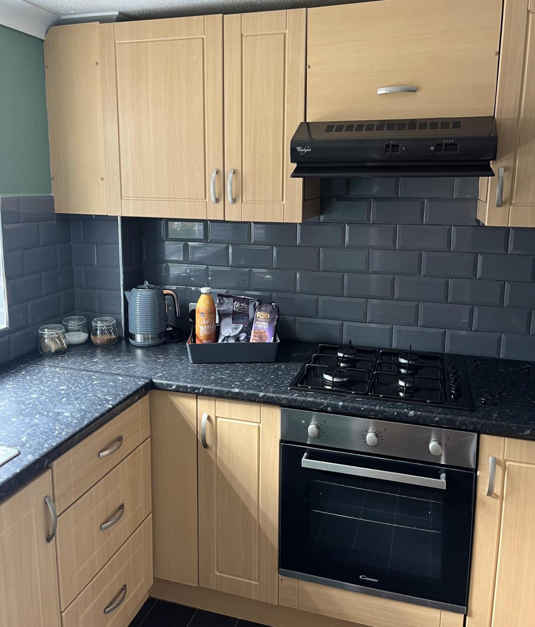 Claygate Place - Entire 2 Bed House, Off Street Parking - Perfect For Holiday Breaks Or Contractors